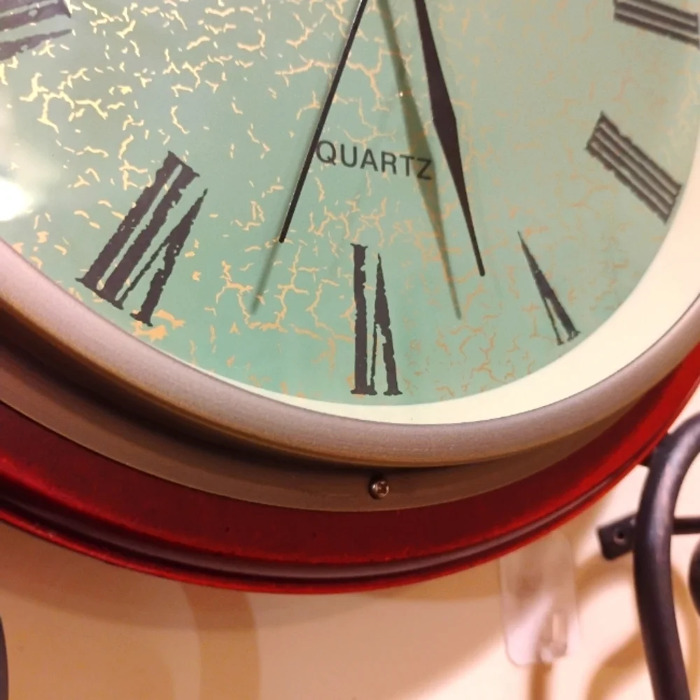 Vintage Quartz Wall Clock. Gorgeous! Works, And Looks Perfect! 10.5